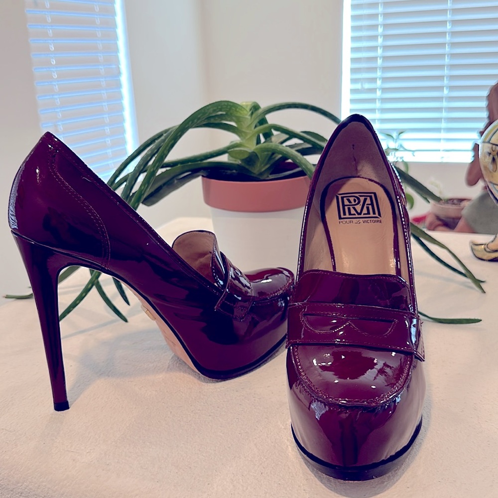Gorgeous Pour La Victoire Patent Leather Burgundy Platform Heels❣️ - Picture 8 of 16